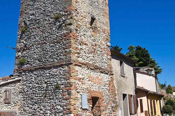 Montebello, un’atmosfera suggestiva tra castelli e leggende